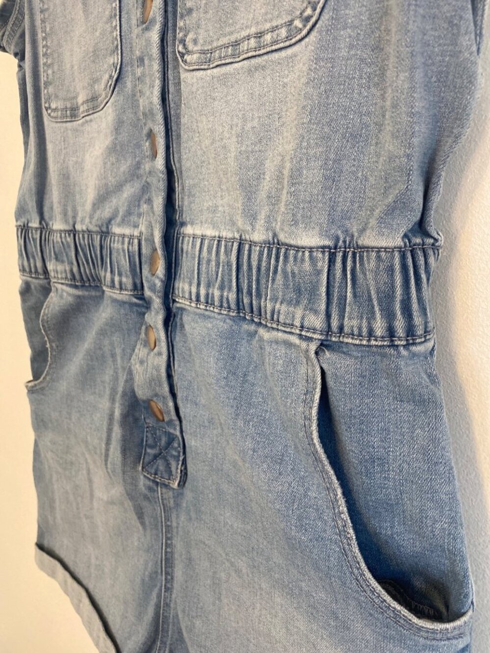 Celebrity Pink Denim Button-Front Romper With Pockets Women's Size S (3/5) - Picture 3 of 6